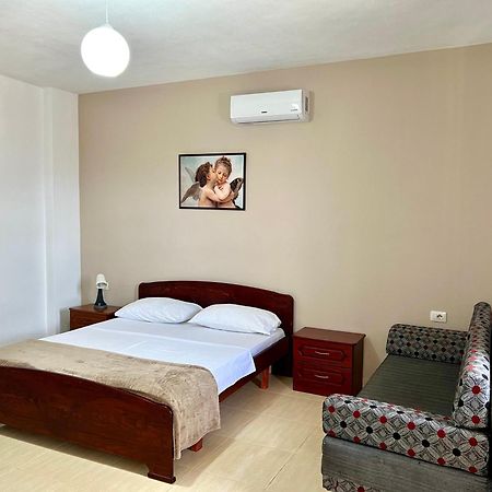 Tomi Apartments Sarandë Esterno foto