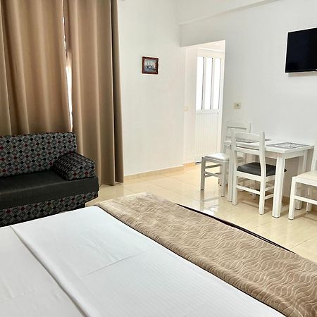 Tomi Apartments Sarandë Esterno foto