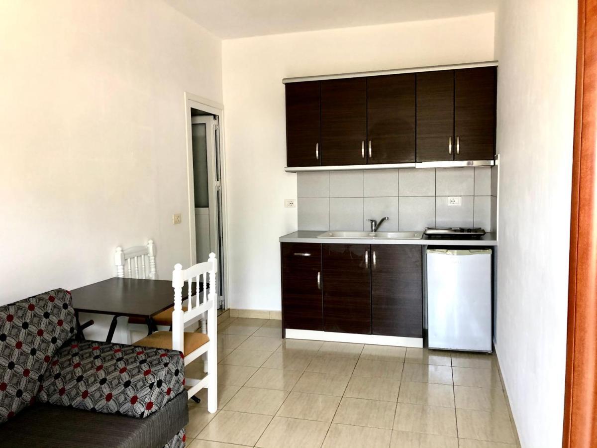 Tomi Apartments Sarandë Esterno foto