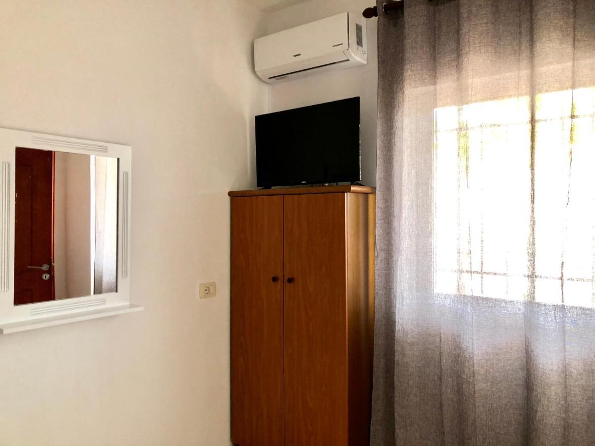 Tomi Apartments Sarandë Esterno foto