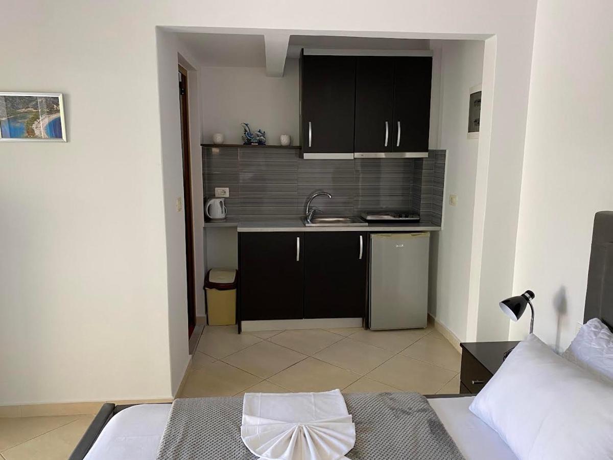 Tomi Apartments Sarandë Esterno foto