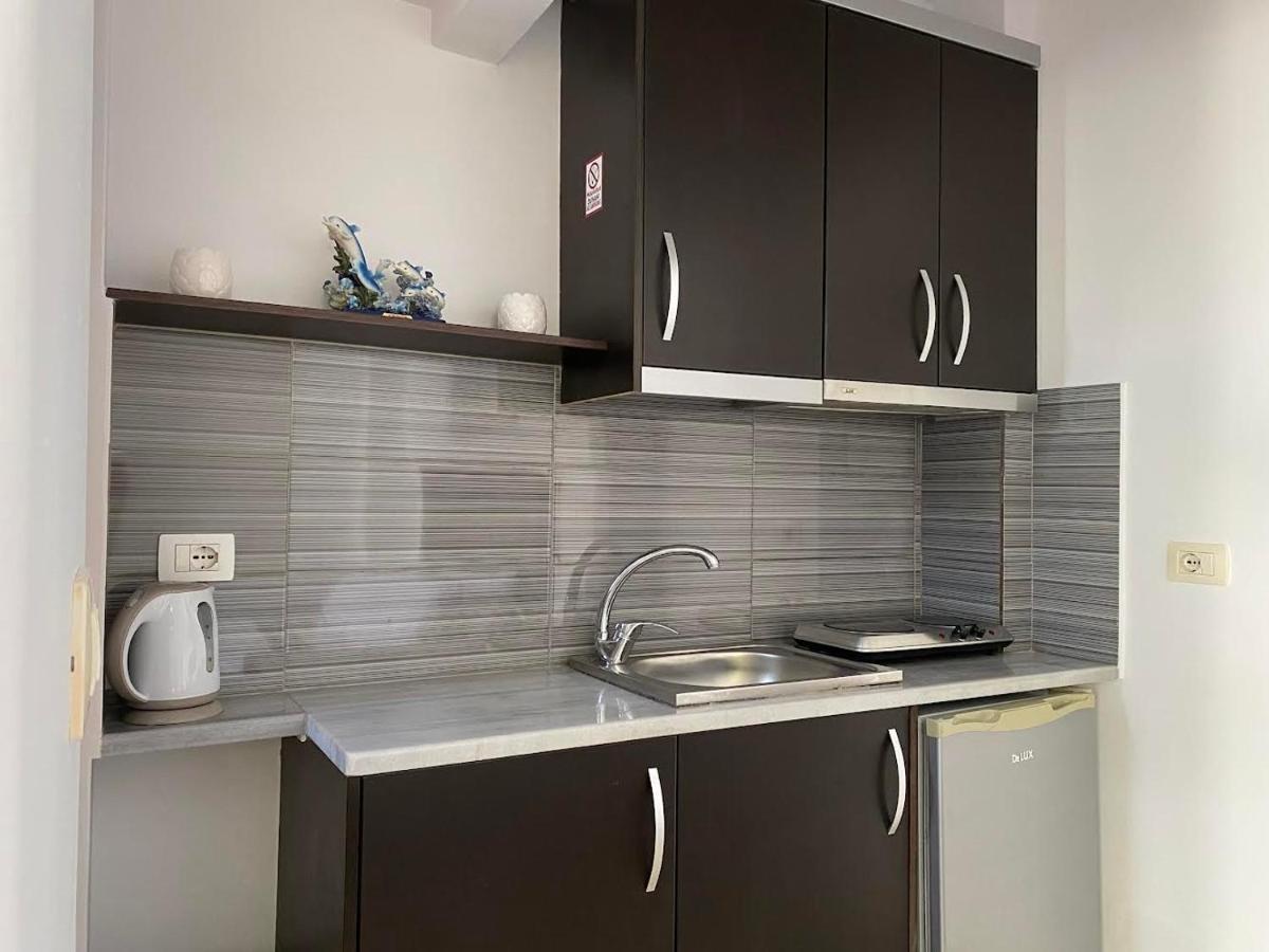 Tomi Apartments Sarandë Esterno foto