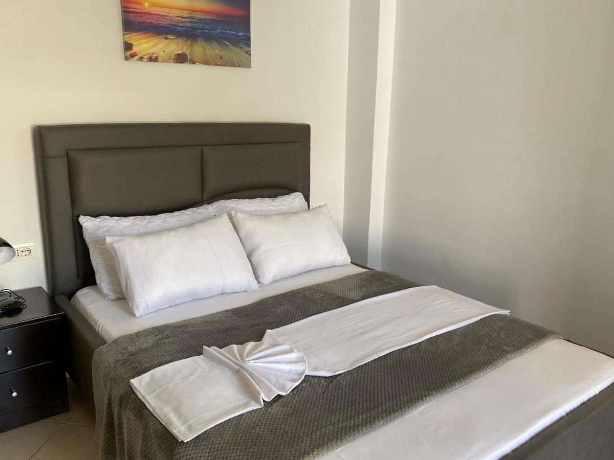 Tomi Apartments Sarandë Esterno foto