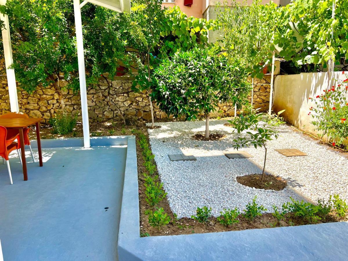 Tomi Apartments Sarandë Esterno foto