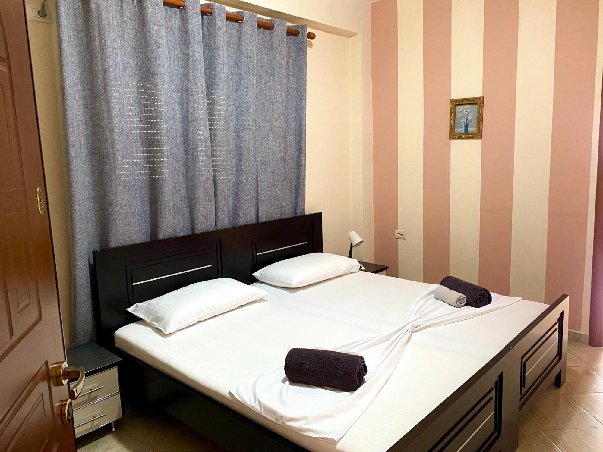 Tomi Apartments Sarandë Esterno foto