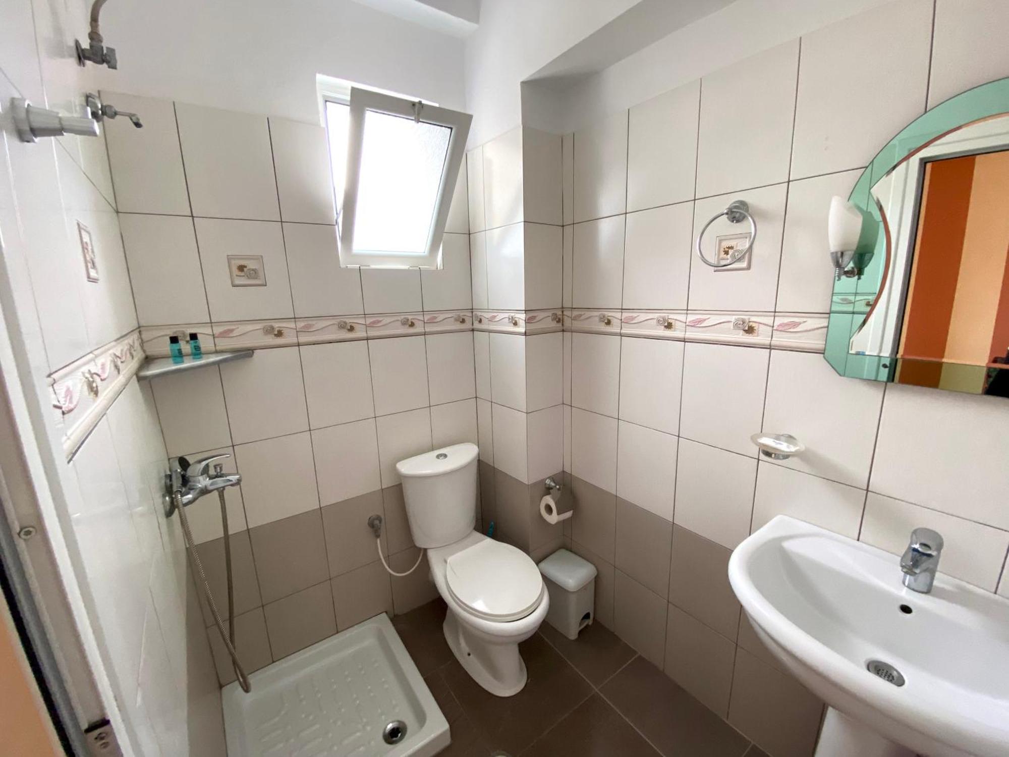 Tomi Apartments Sarandë Esterno foto