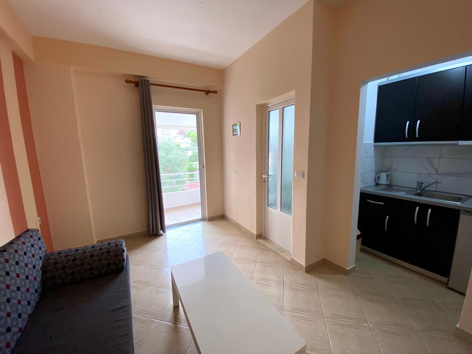 Tomi Apartments Sarandë Esterno foto