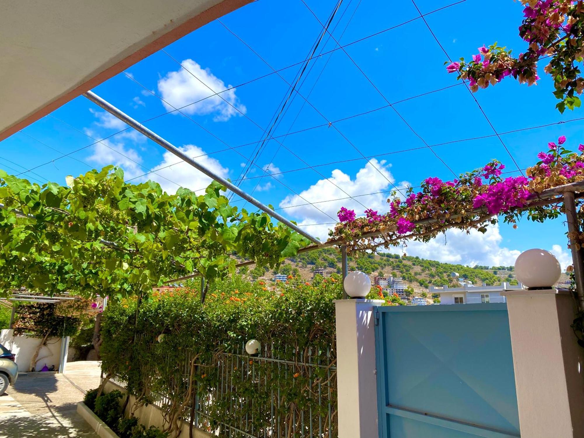 Tomi Apartments Sarandë Esterno foto