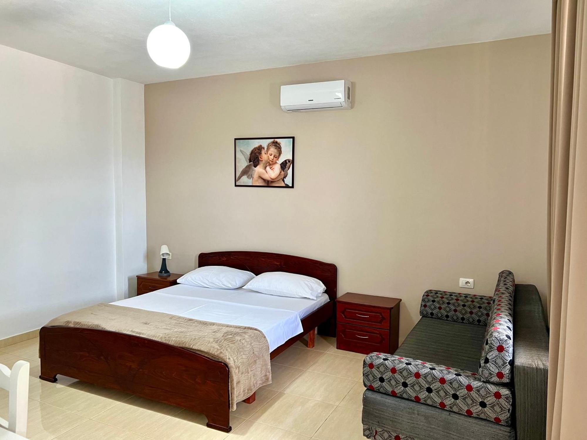 Tomi Apartments Sarandë Esterno foto