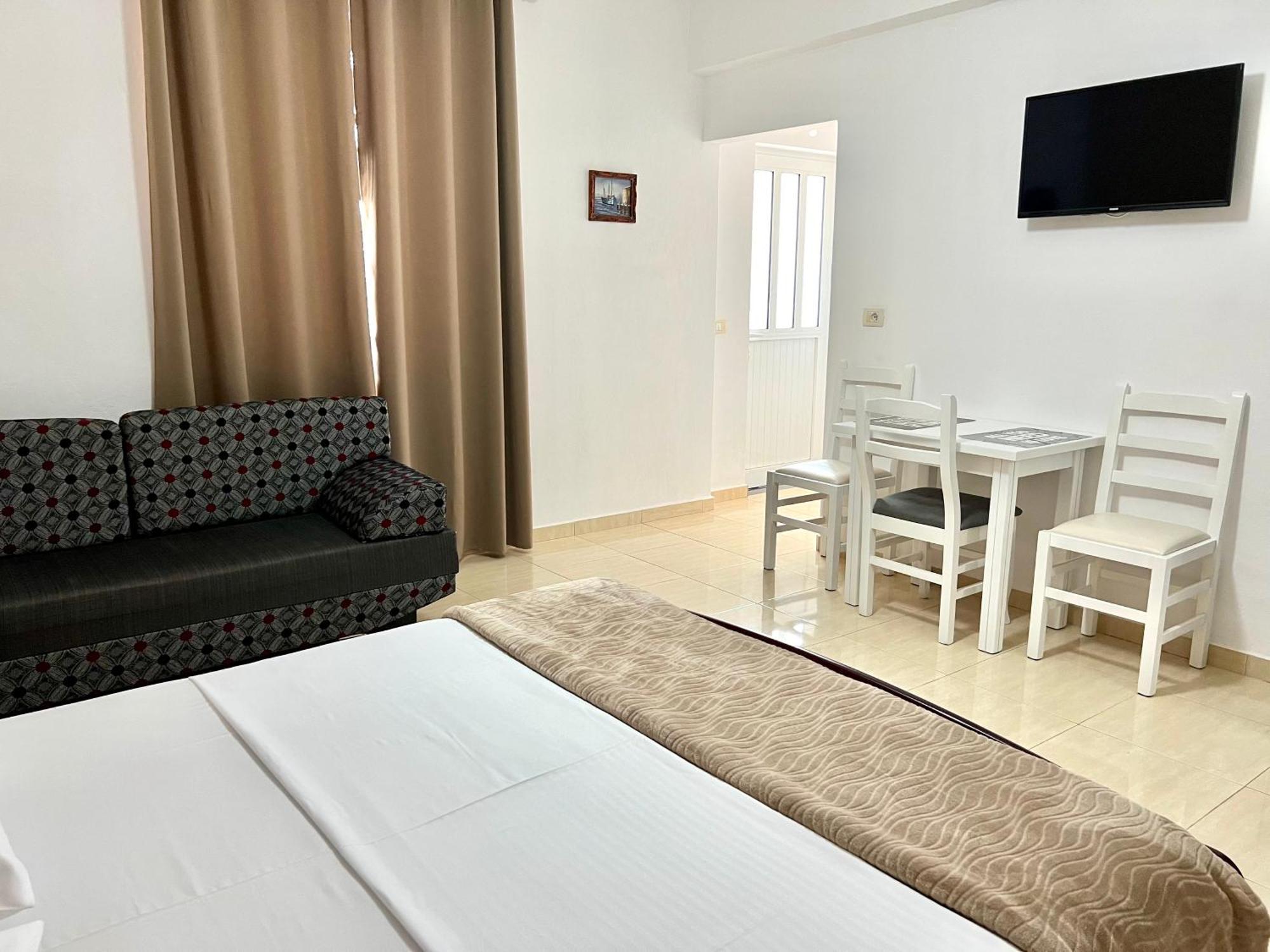 Tomi Apartments Sarandë Esterno foto