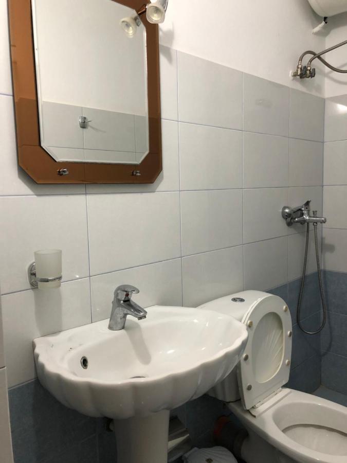 Tomi Apartments Sarandë Esterno foto